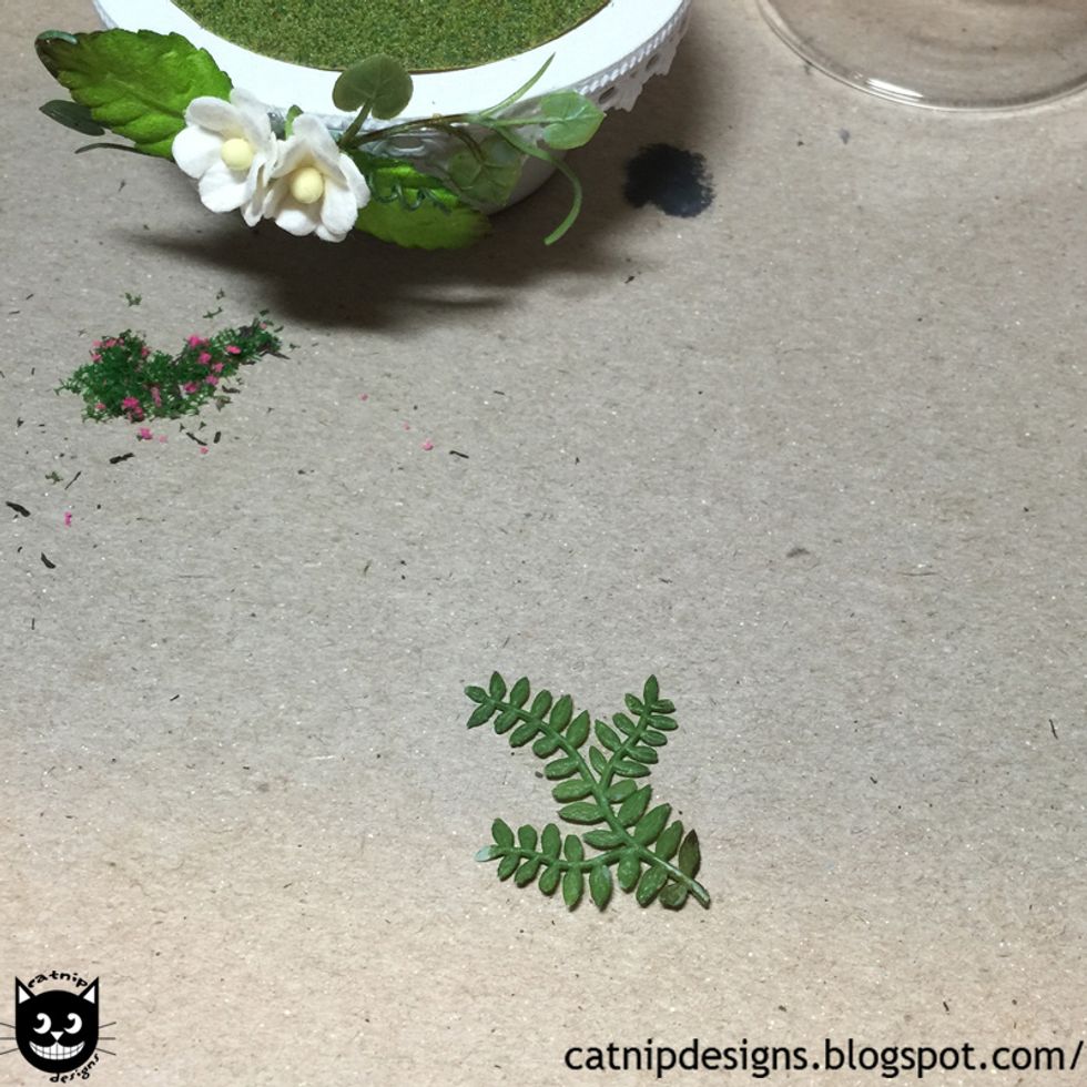Cut a small piece of the leafy area from the Fern Garland...