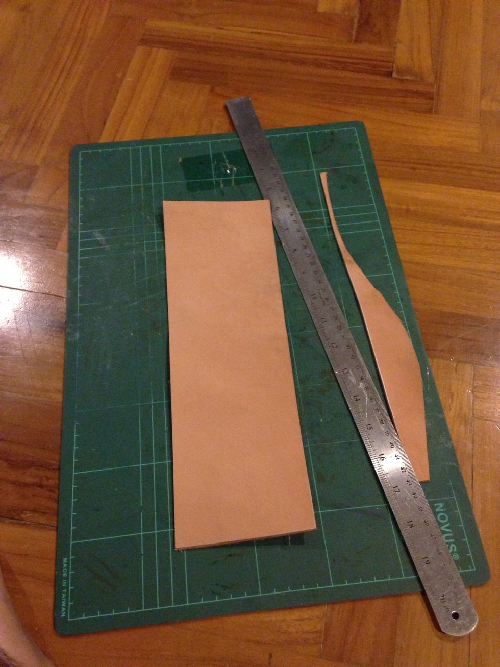 Cut a two piece of 29cm x 10cm for the outer layer and 31cm x 10cm for the inner layer, make sure its square around the corner