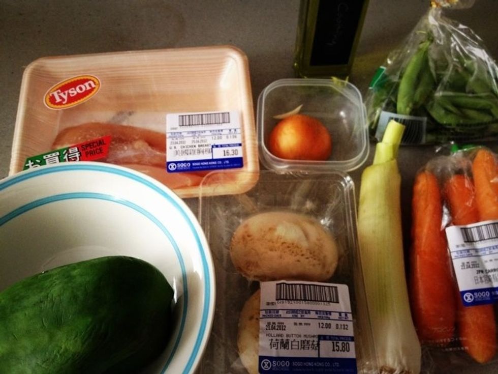 Cut all the ingredients in cube. Preheat oven to 425 F\u2022/220C\u2022