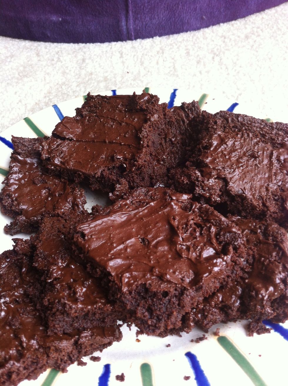 Cut and serve! Mmm good! \ud83d\ude0d\ud83c\udf6b\ud83c\udf74