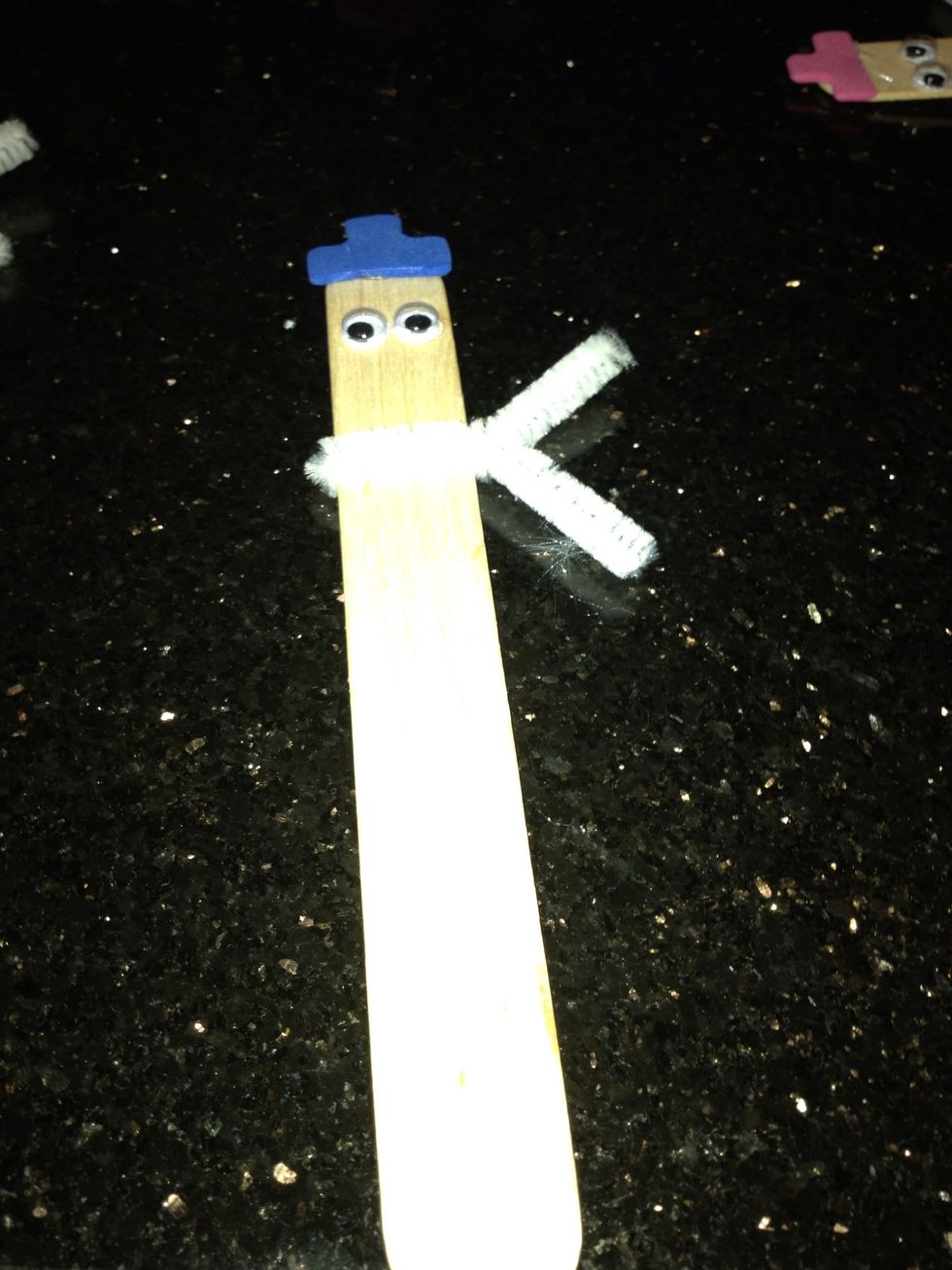 Cut and tie on a length of pipe cleaner to represent a scarf.