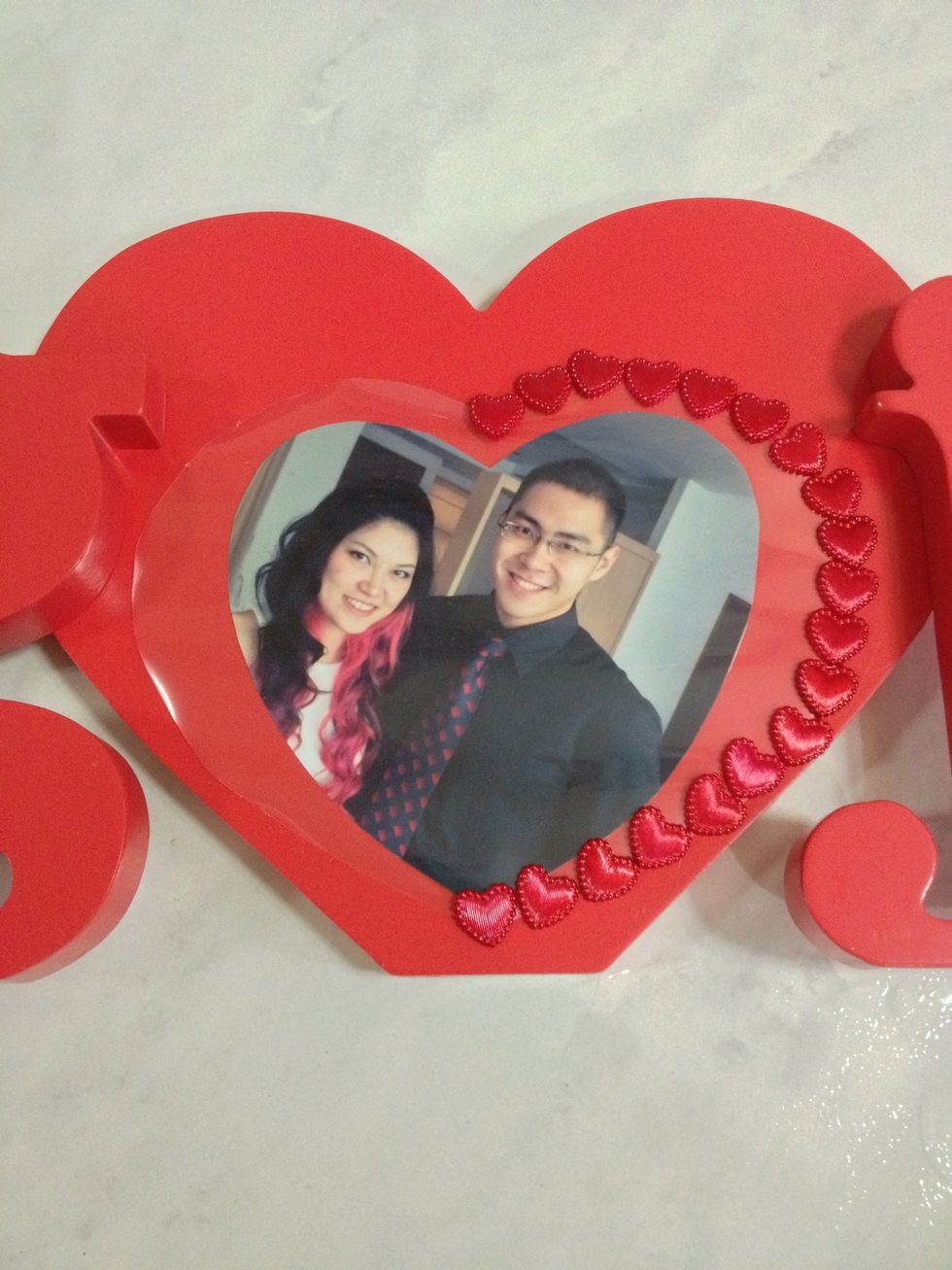 Cut another heart shape on a clear plastic, u can create paper template 1st then cut accordingly, make sure it s bigger than ur photo n smaller than ur wooden base