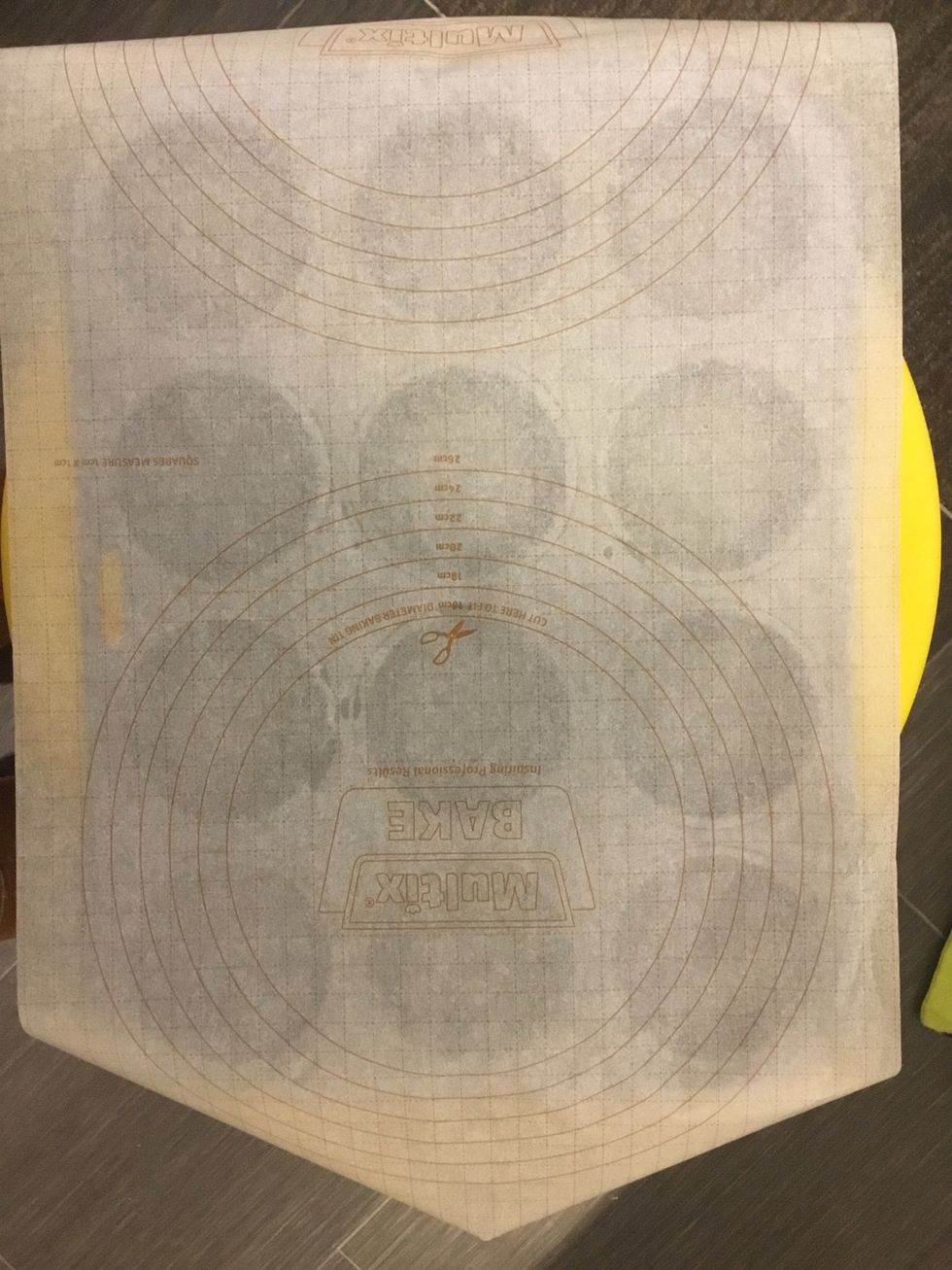 Cut baking paper just larger than the tray. If you have muffin cases, skip ahead to step 8.