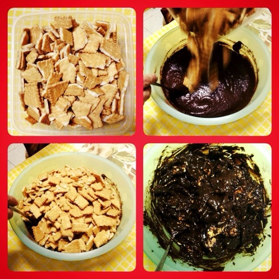 Cut biscuits to 4 pieces then put it on the mixture and mix.