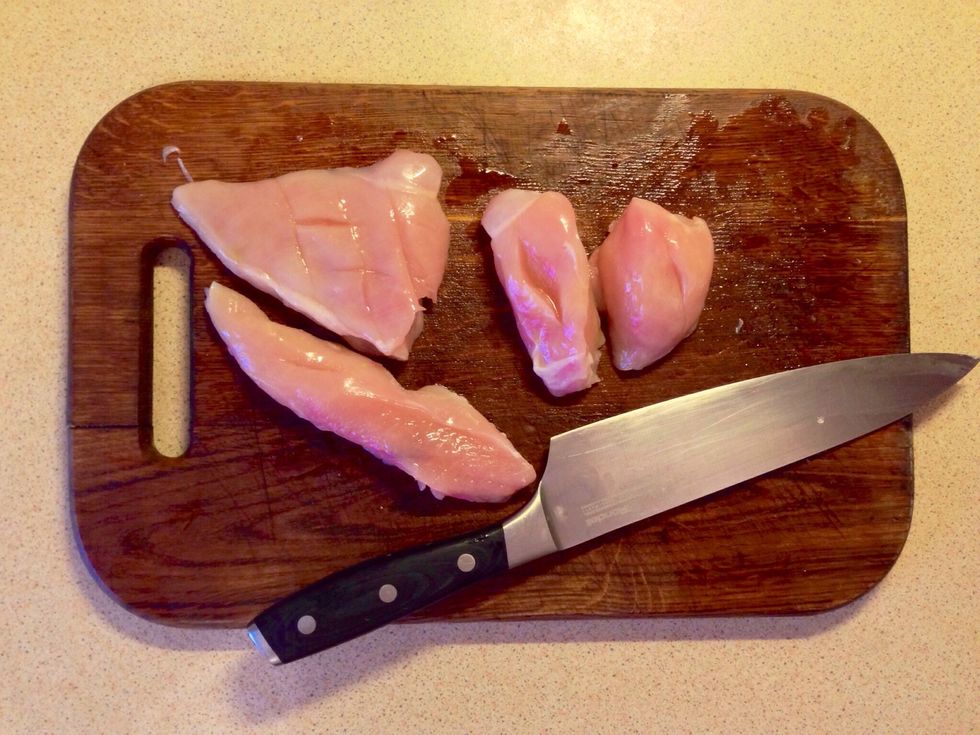 Cut breast into same pieces and make an little incisions. Drizzle with olive oil.