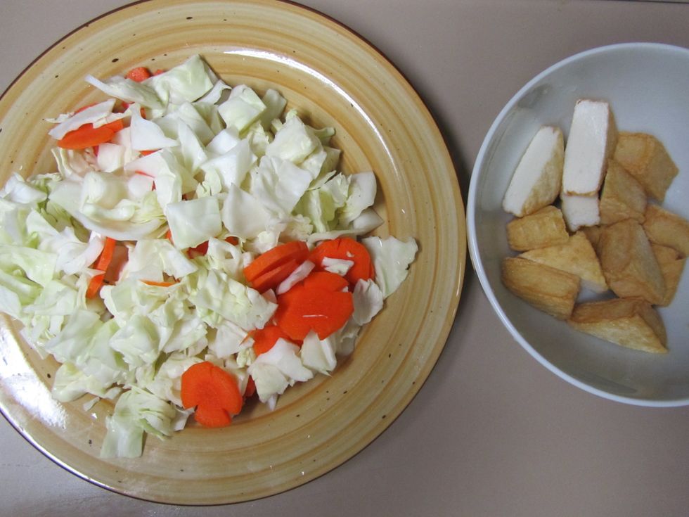 Cut cabbage, onion, carrot and meat to bite-sized pieces. (I used fish tofu instead of meat and it was delicious! I also omitted onion because I didn't know I ran out of it :S)