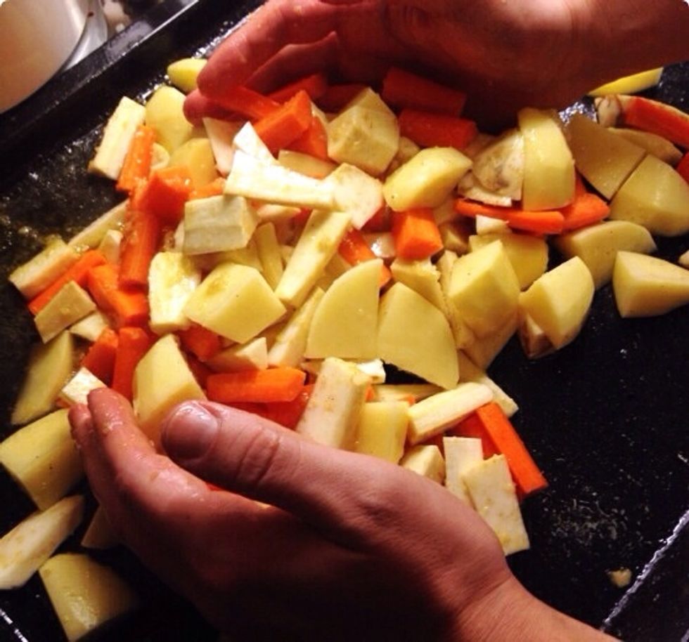 Cut carrots, potatoes, parsnips and celery root in chunks. Sprinkle some chopped garlic over the veggies. Then grate fresh ginger on top and put in the oven, at 200 C.