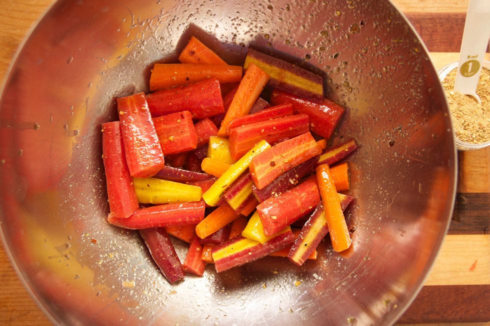 Cut each carrot in half, lenghtwise. Then cut each of the halves in half. Add the olive oil and 2 teaspoons of Mediterranean Magic (or any of our NON-GMO and gluten free seasoning blends). Mix well.