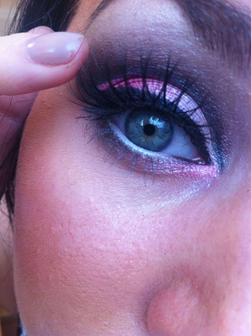 Cut,flex and let the glue get tacky before apply your big false lashes! Be patient when applying big false lashes \ue414 Finally apply two coats of mascara to bring the look together.