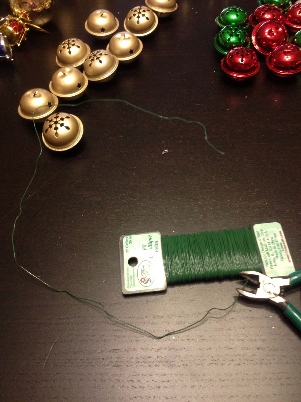 Cut floral wire to the length you want