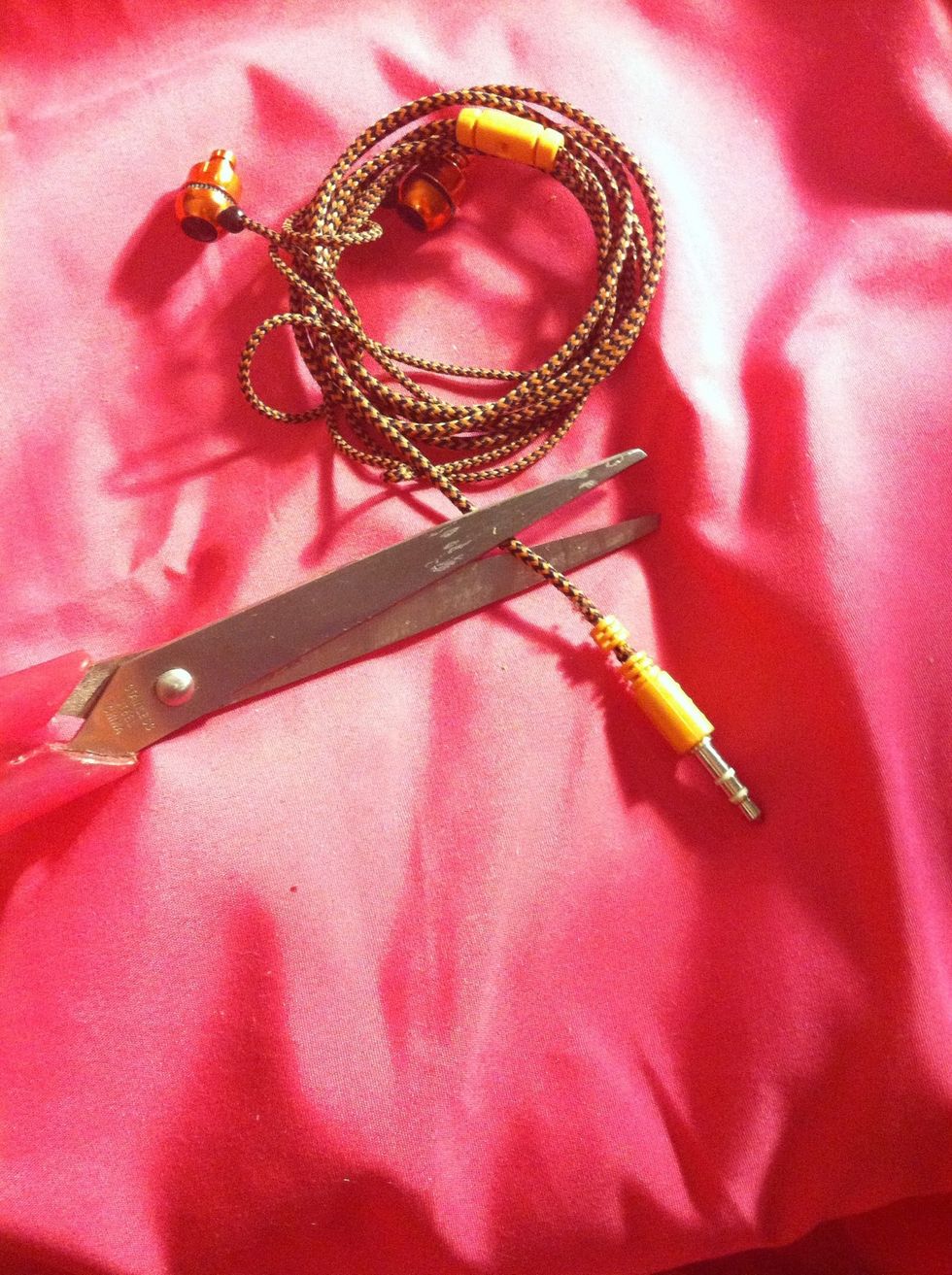 Cut half an inch off of the end that plugs into the headphone jack make sure it's enough to make a small loop