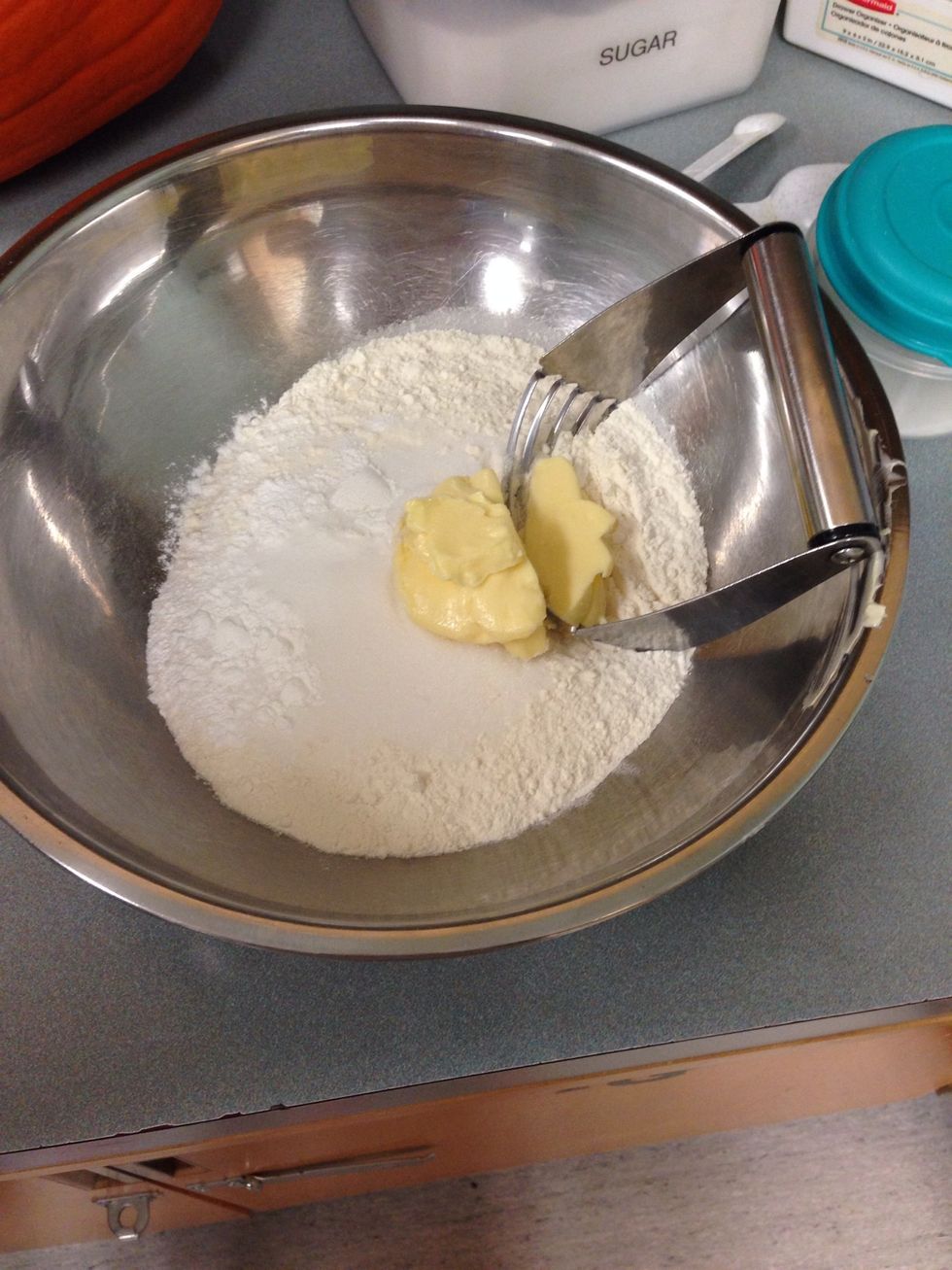 Cut in margarine until crumbly
