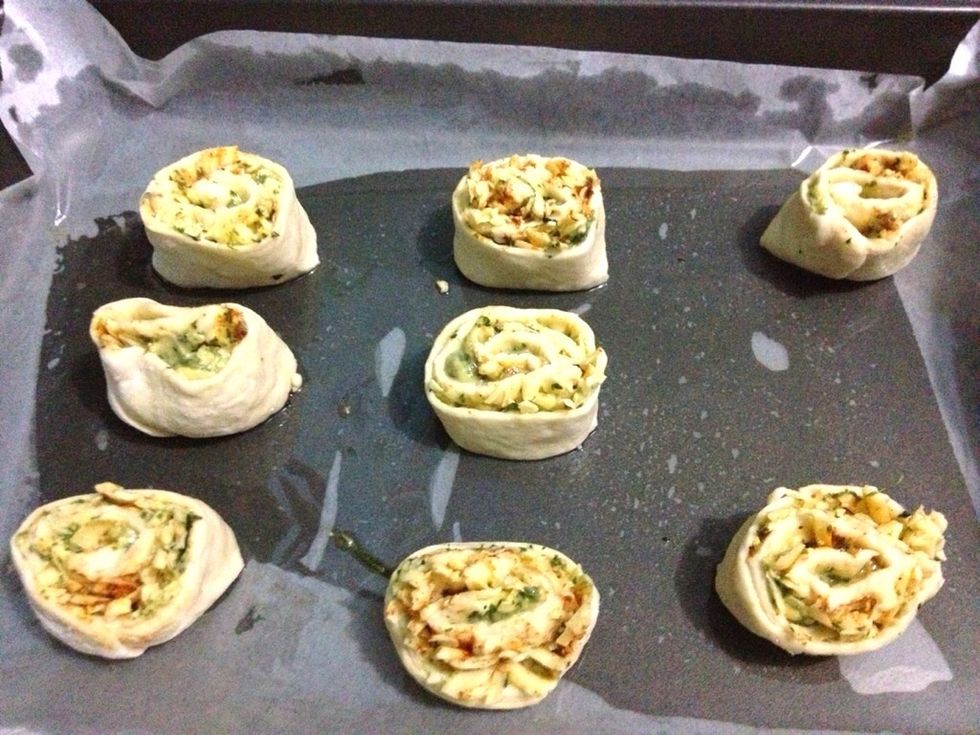 Cut into 6 equal portion. Place the rolls with the cut side up in the greased pan. Allow to rise for another 20 mnts. In the meantime, preheat the oven to 180C or 356F