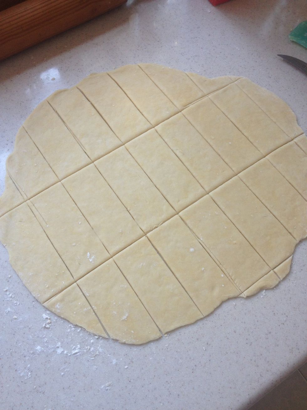 Cut it into small pieces of 10cmx4cm (I used a ruler and a pizza cutter)