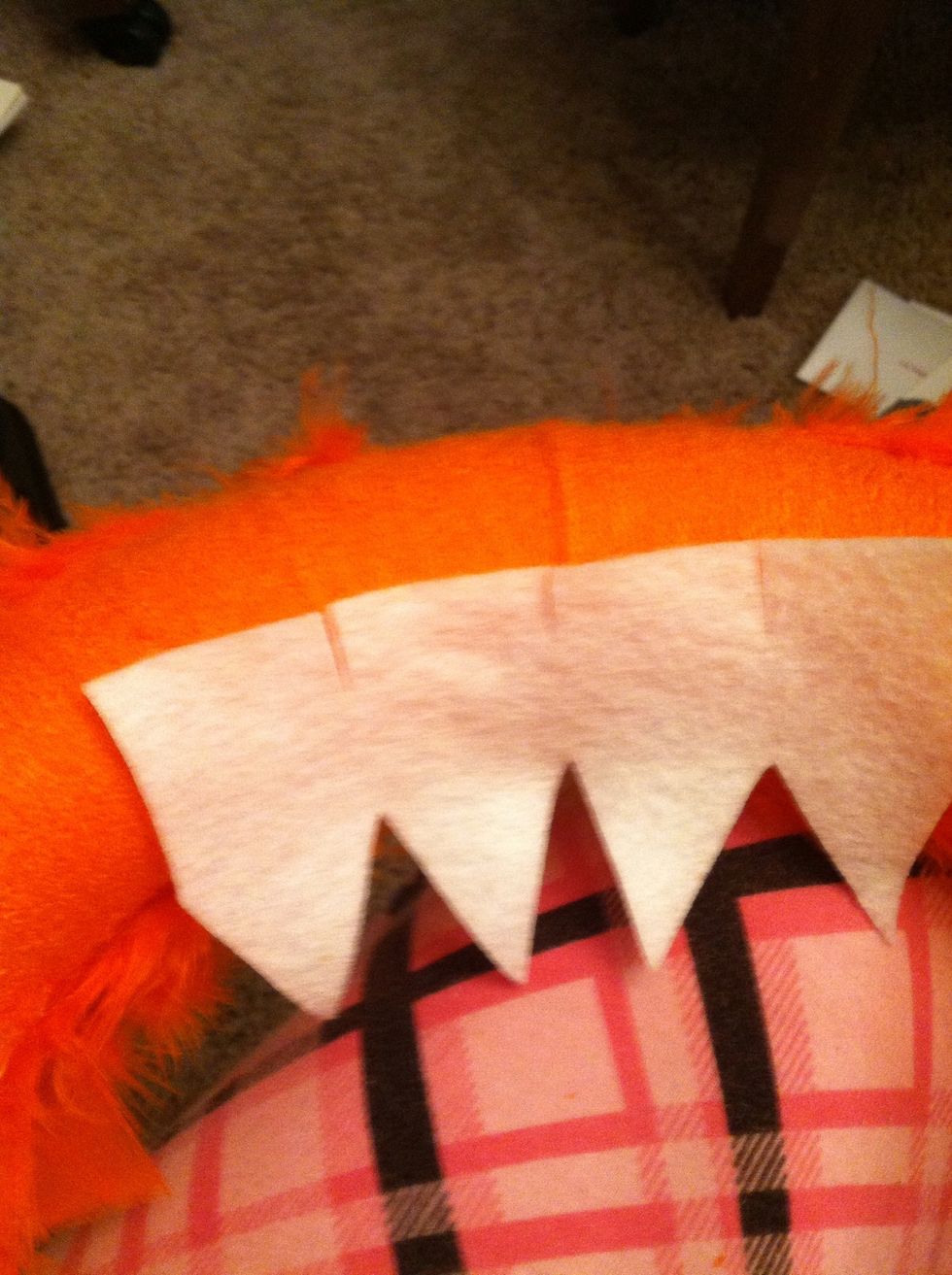 Cut little slits in the teeth before you glue them on to make it easier for the felt to be flush with the wreath.