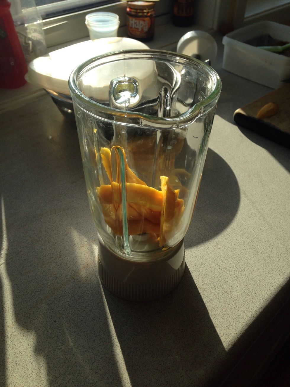 cut mango into pieces.