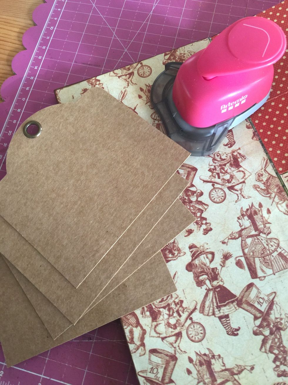 Cut more tags to put them into the envelopes. Round corners.