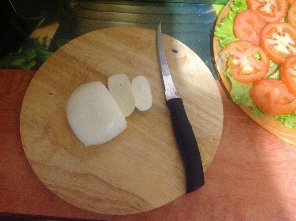 Cut mozzarella into the pieces