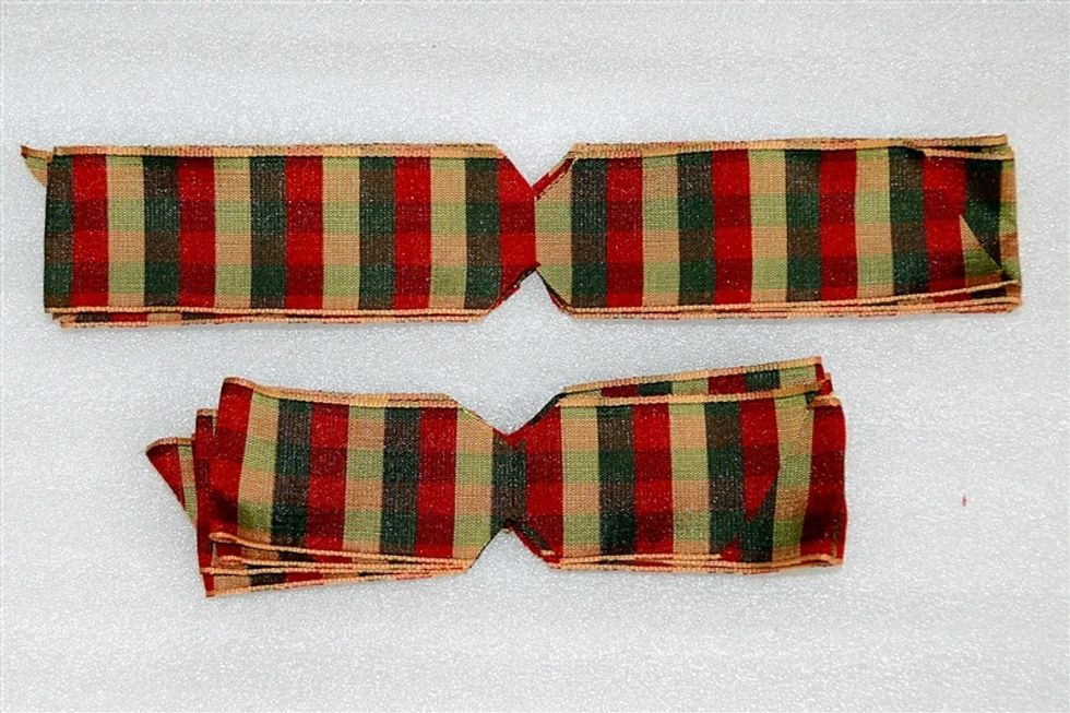 Cut notches on each side of the center of both sections of ribbon. Be sure to use scissors that can cut through the wire at the edges of the ribbon.