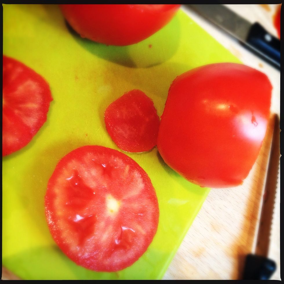 Cut of a small piece of the bottom, so it will stand solide in the oven.