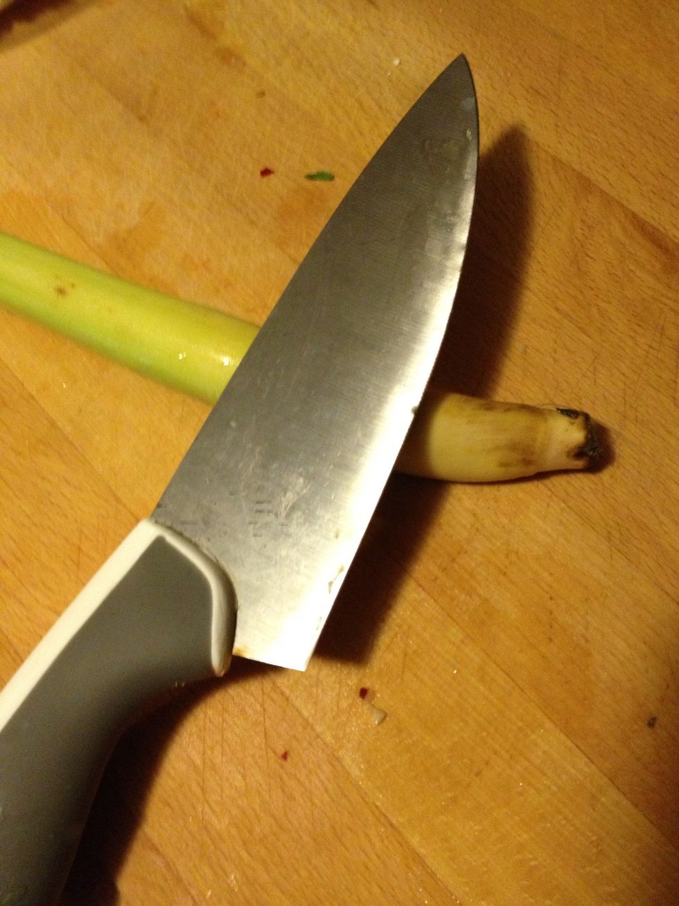 Cut off a little bit of head and bottom end parts from the lemongrass. Smack the lemongrass, this will help release nice fragrance from the lemongrass.