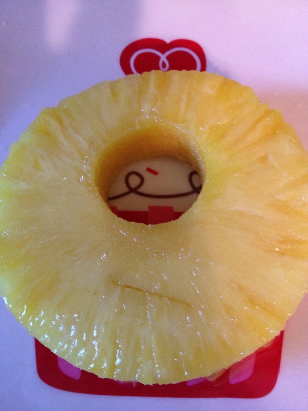 Cut off a piece of pineapple about an inch thick.