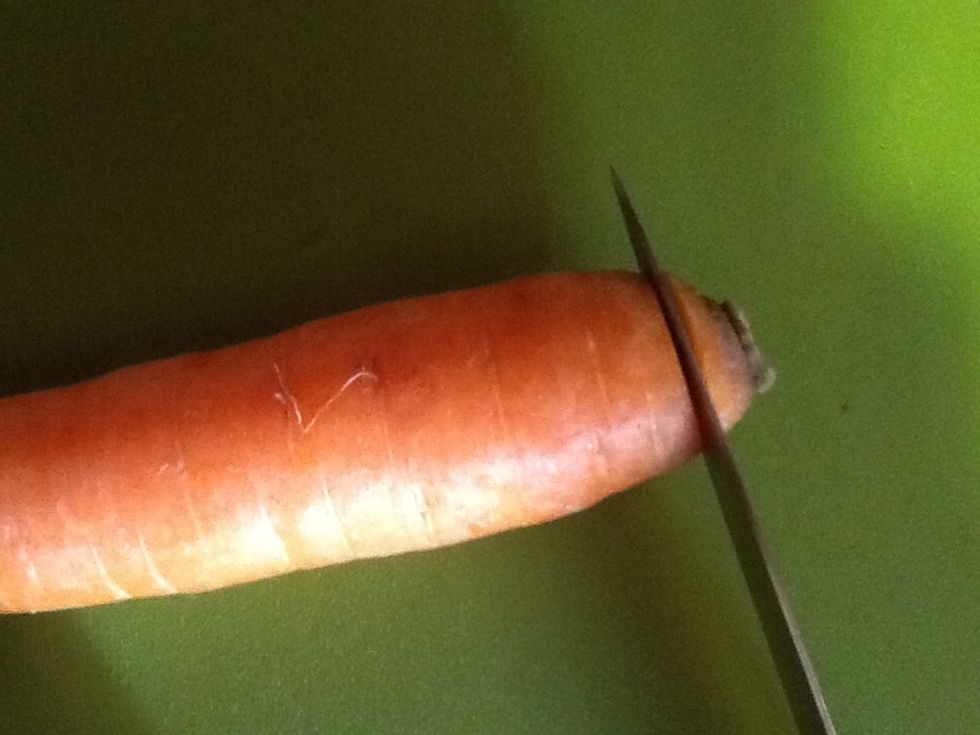 Cut off ends off carrot and discard.