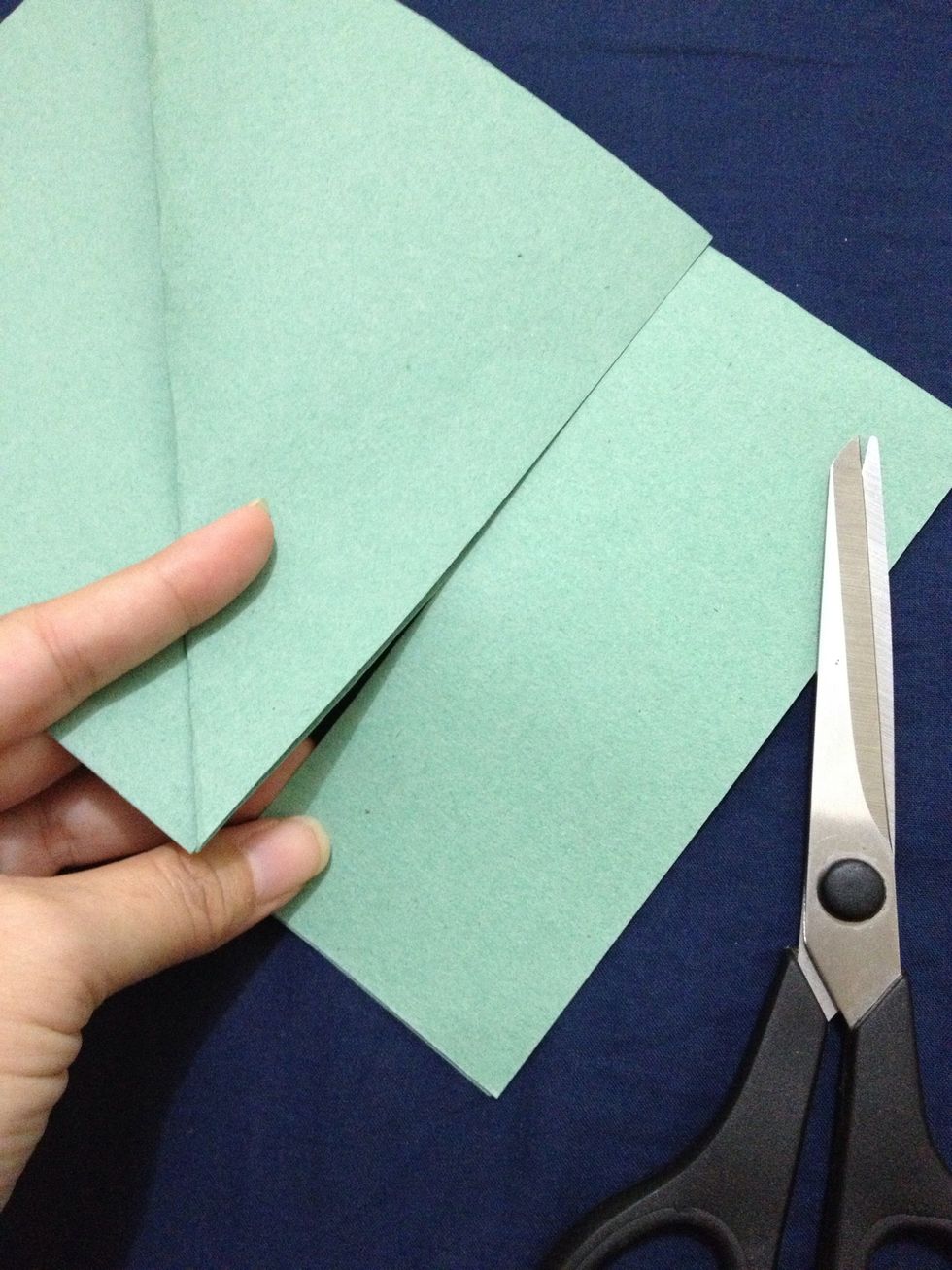 Cut off the excess bottom