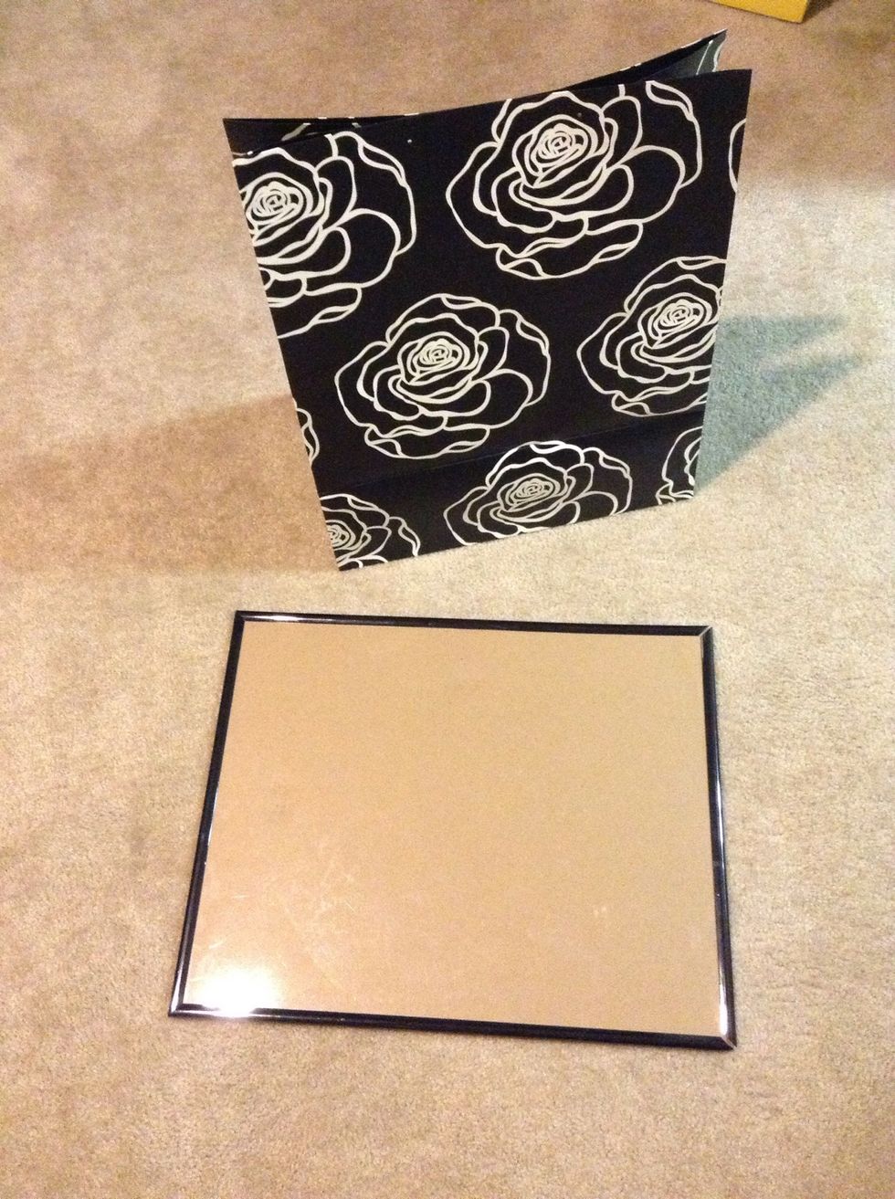 Cut off the handles from the gift bag. You can use any gift bag with a design that catches your eye.