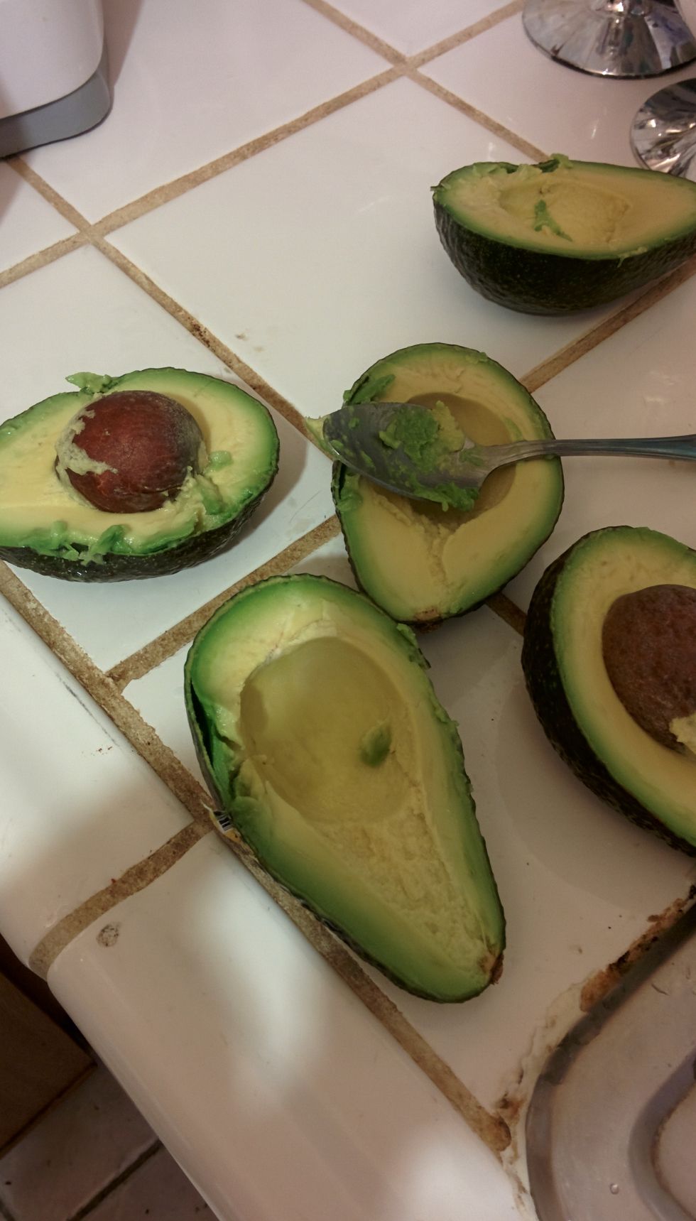 Cut open the avocado(s). I had 4 avocados, I used all of them. 1 or 1.5 avocado should be enough for 1 glass of this smoothie.
