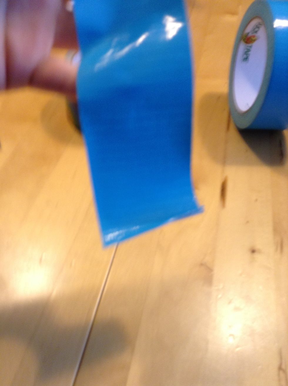 Cut out one long piece of duct tape