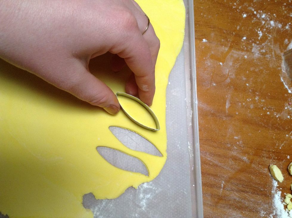 Cut out petals user the medium sized cutters