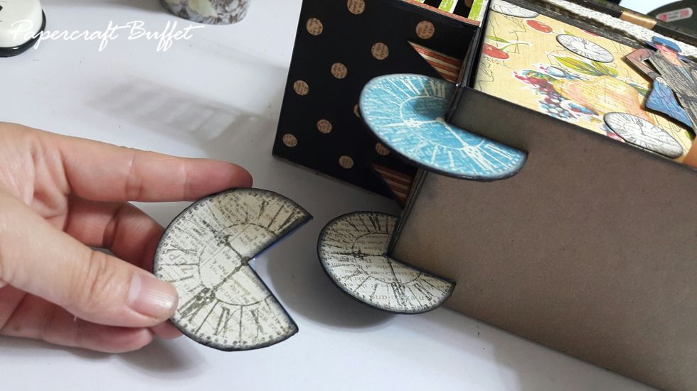 Cut out quarter of the clocks and adhere on the cart with strong glue, suggested here it would be better standing if you use double layer of chipboard for the wheels.