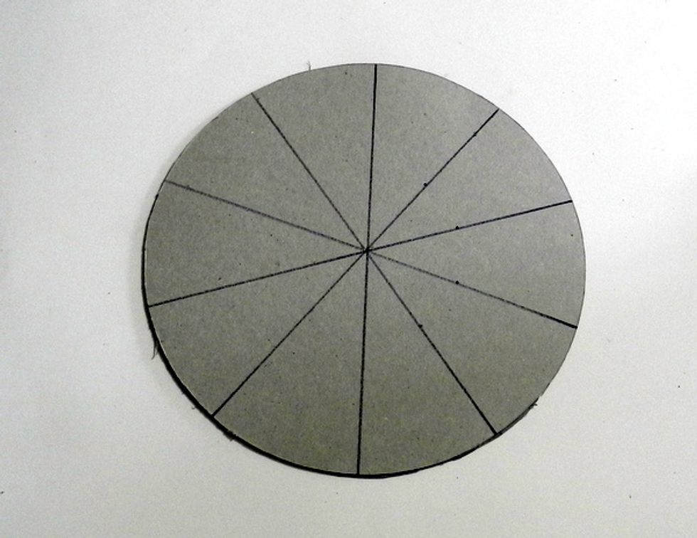 Cut out the circles and divide each into 10 pieces.