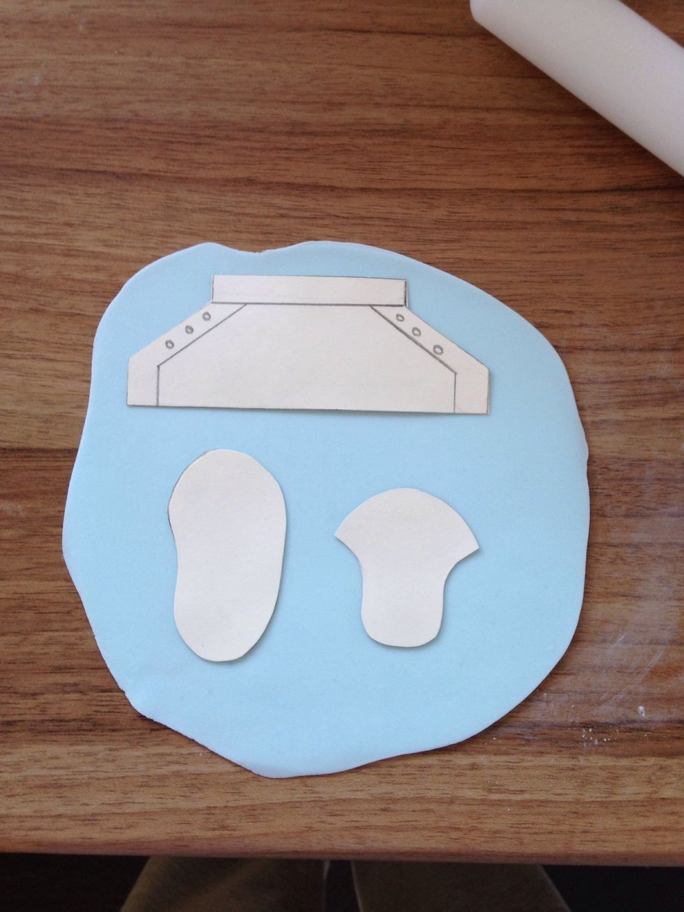 Cut out the different pieces in your chosen colour