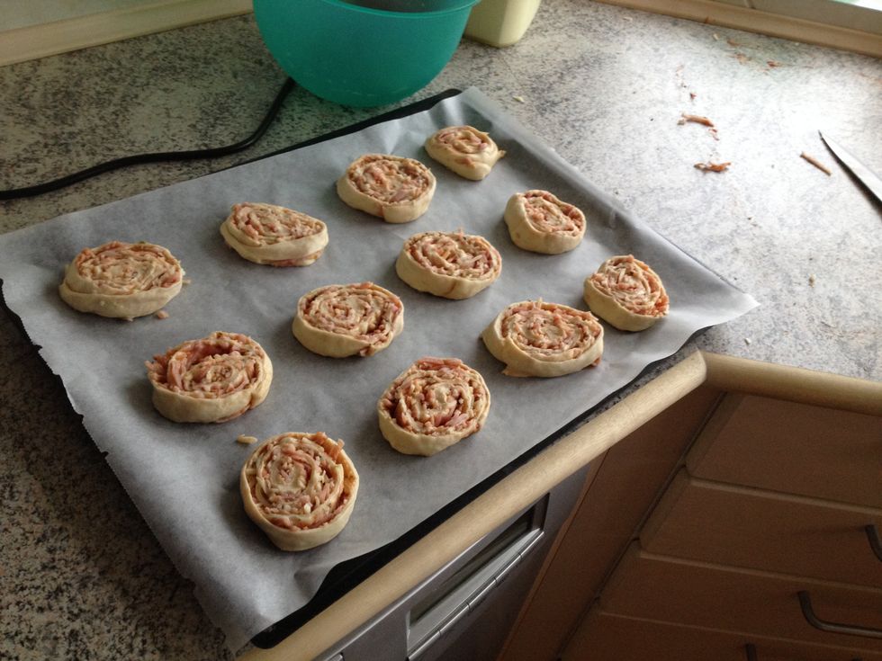 Cut out the dough in approximately 2 cm size