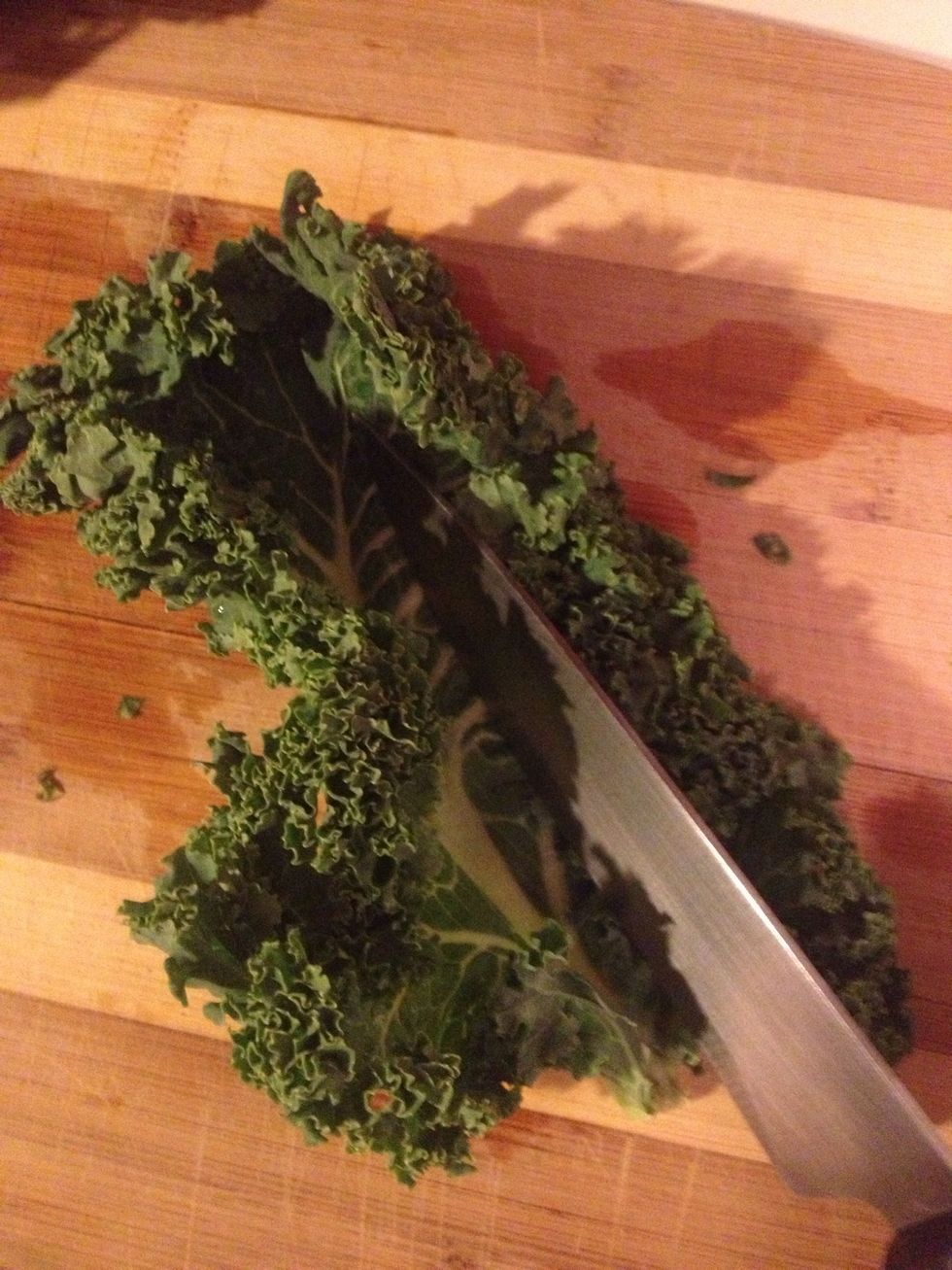 Cut out the stem from the middle of the leaf