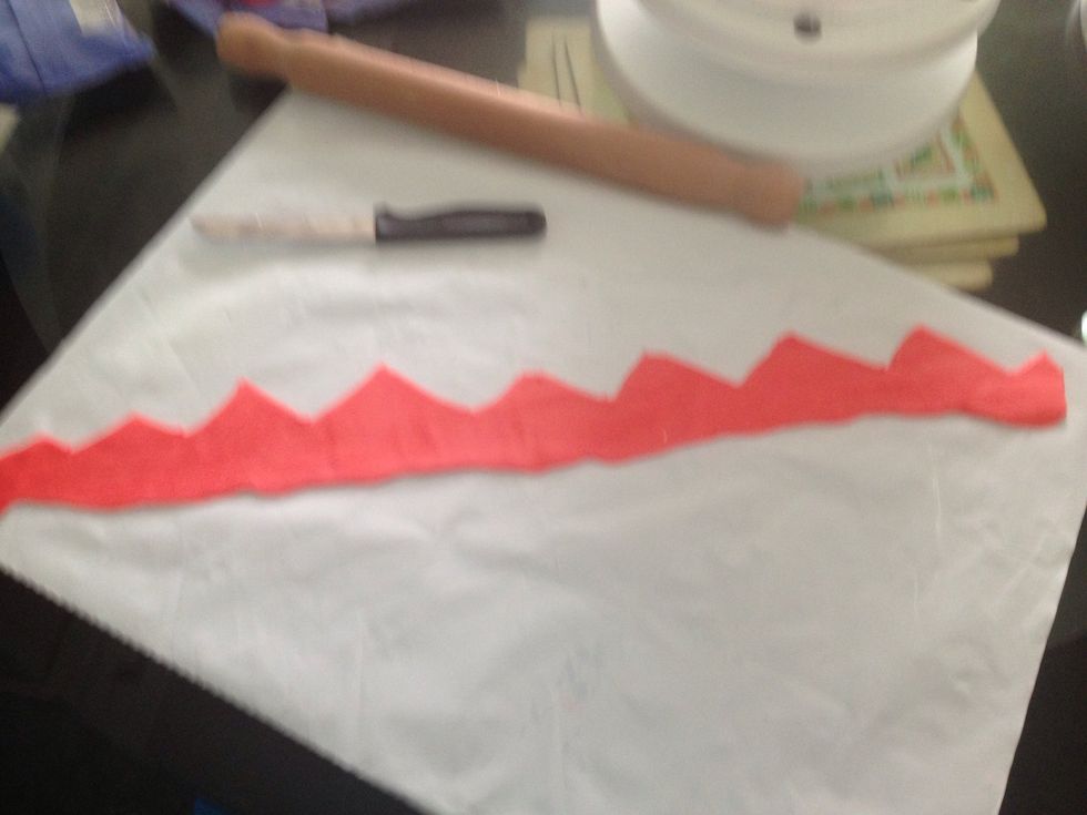 Cut out triangles in the top of the icing