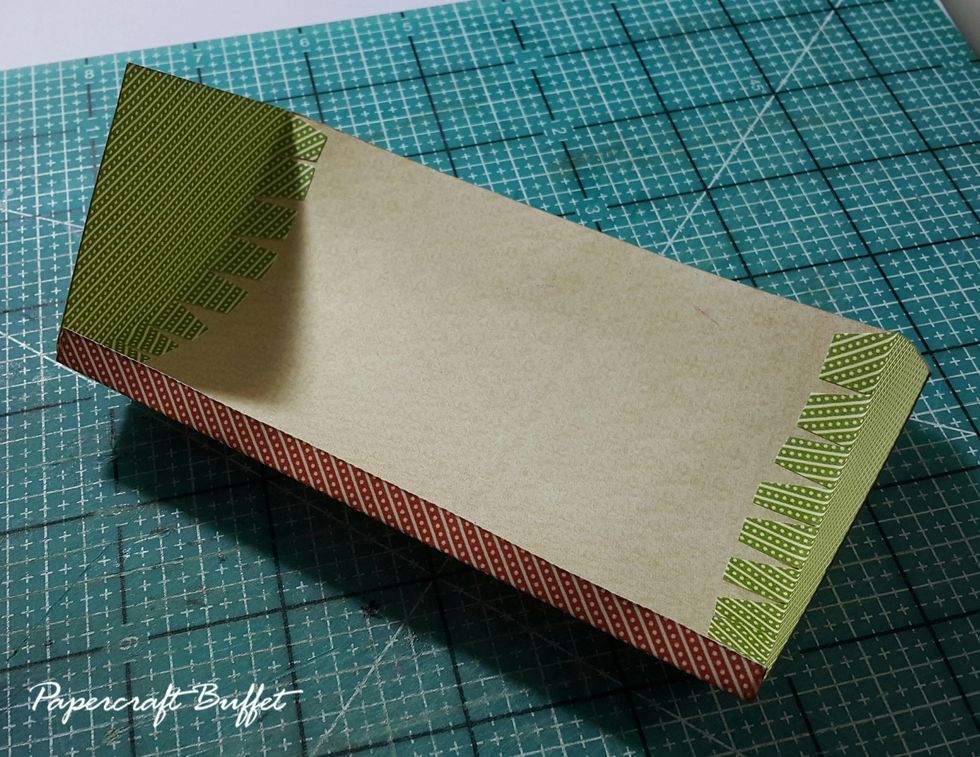Cut paper 4-3/4"(W)x3-1/2"(H) and glue on the quarter circles.