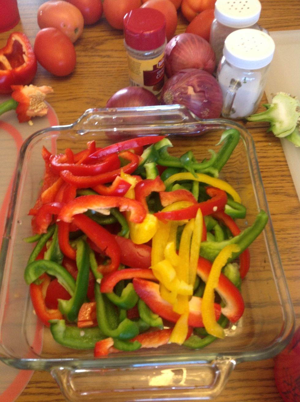 Cut peppers in small stripes