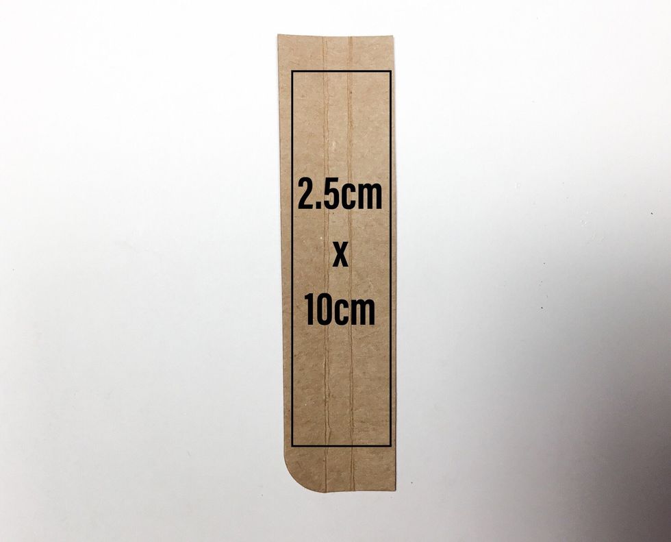 Cut pieces as shown from each tag measuring 10cm x 2.5cm then score 1cm from each edge as shown. You will need 4 of these pieces.