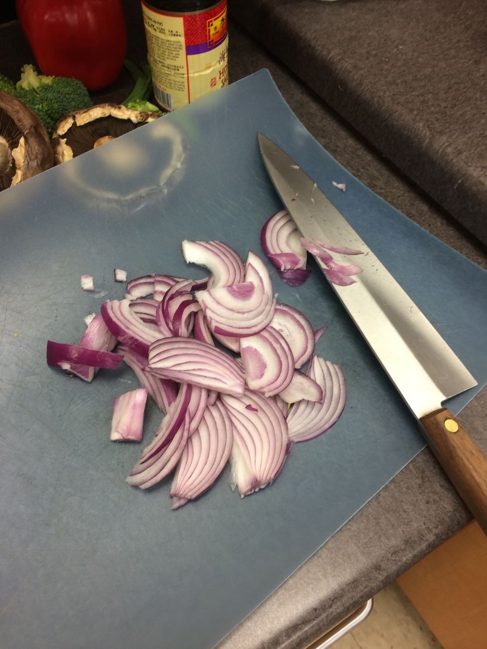 Cut red onion into thin slices