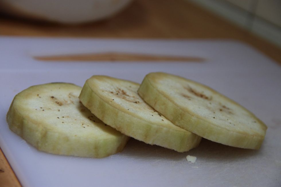 Cut skin off eggplant and make in slices