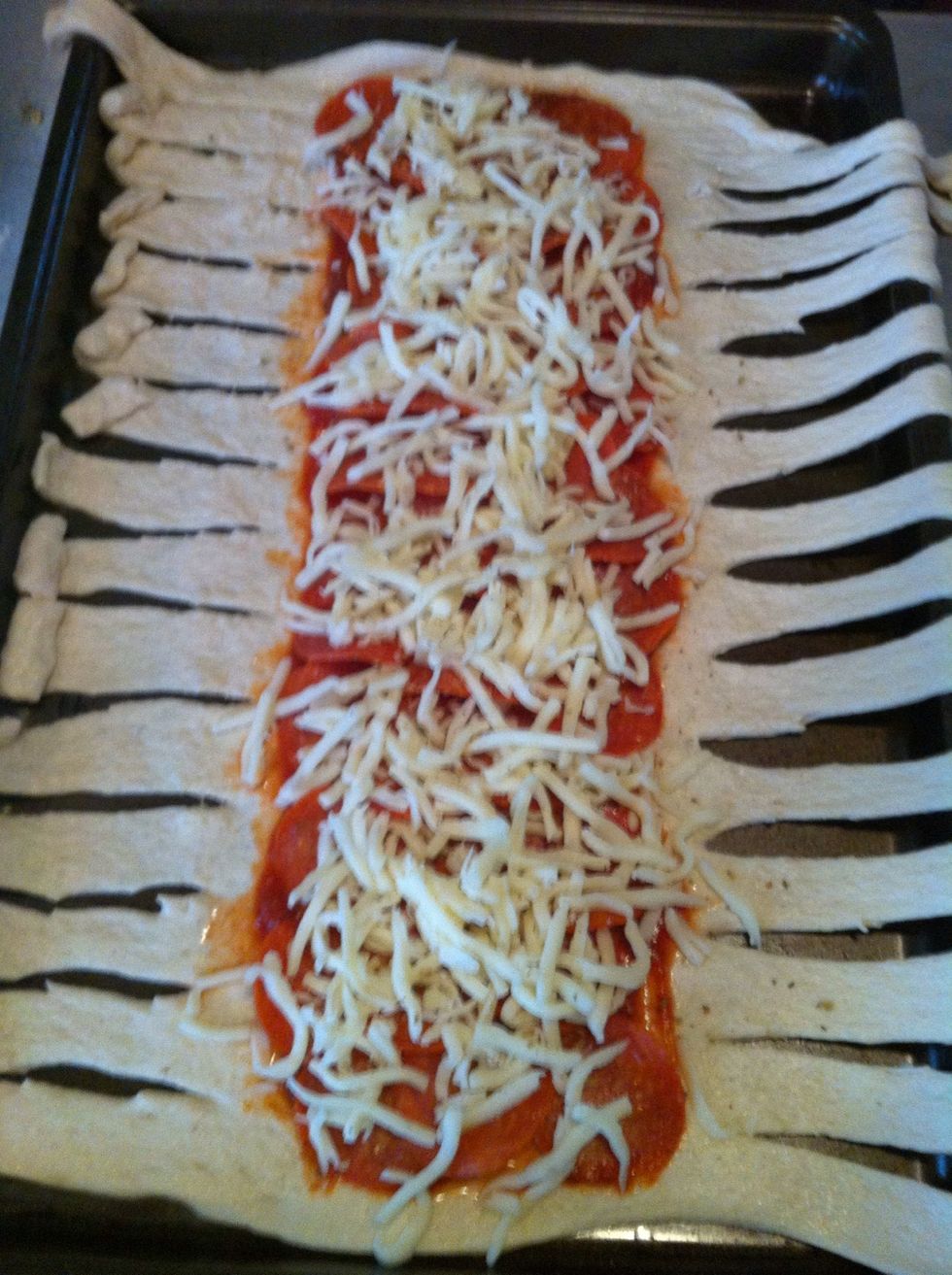 Cut slices using your kitchen scissors perpendicular to your toppings.