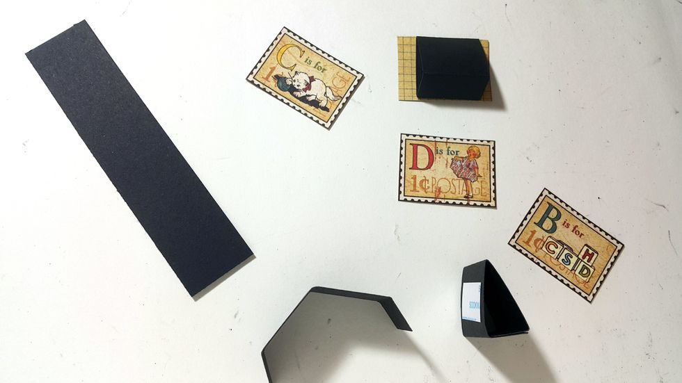 Cut strips and form the backing stands for the \u201ctokens\u201d, and you can start decorating the rest of the box and the accordion album. Enjoy!!!