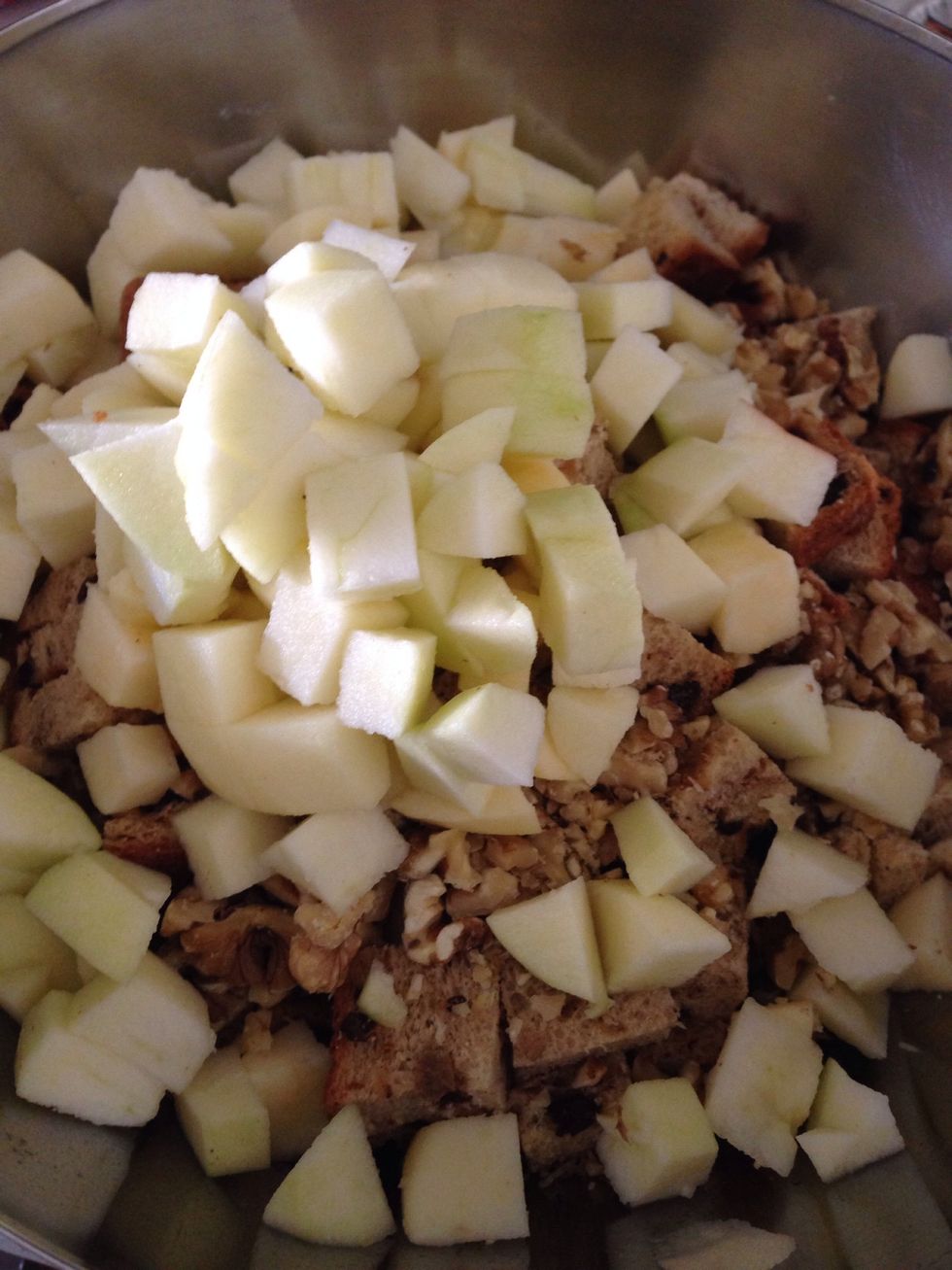 Cut the apples to small cube. Most apple recipe used Granny Smith for baking, but for this recipe I used honey crisp and pink lady.