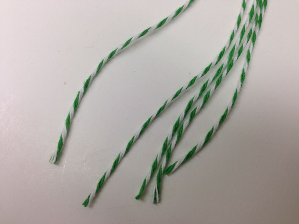 Cut the bakers twine into five 7" sections.