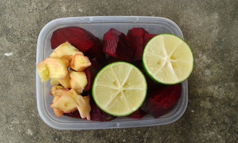 Cut the beet into cube and skin ginger. Cut lime or lemon
