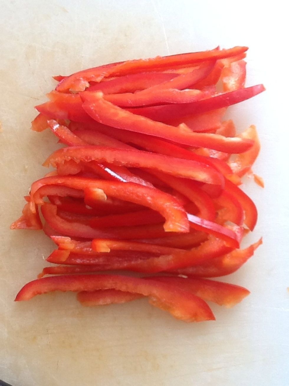 Cut the bell pepper in thin slices