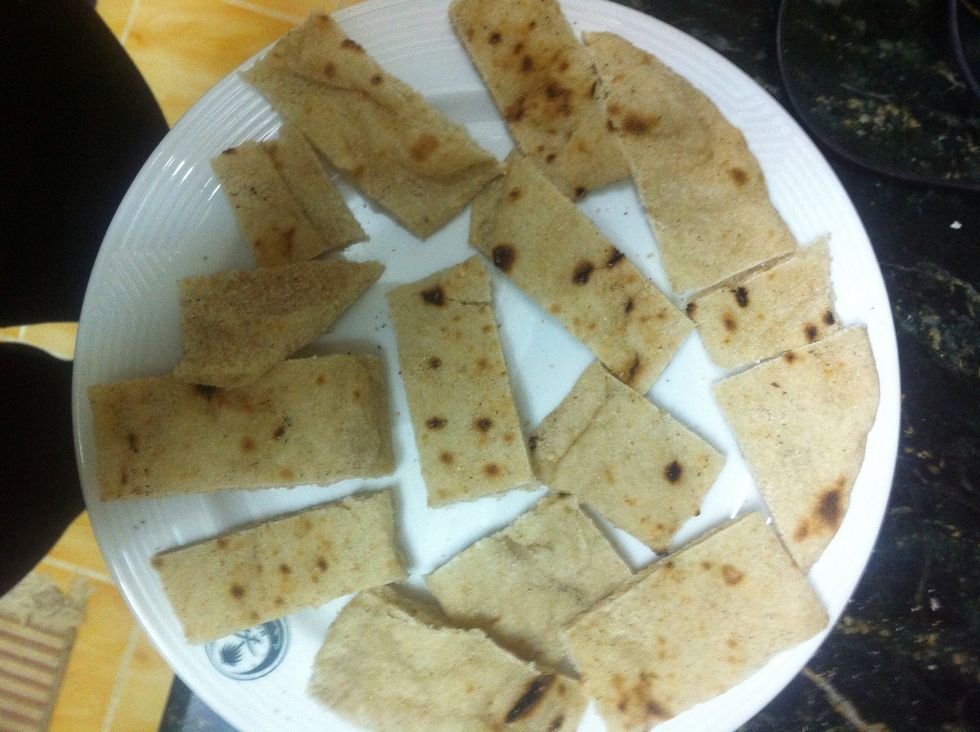 Cut the braed into slices